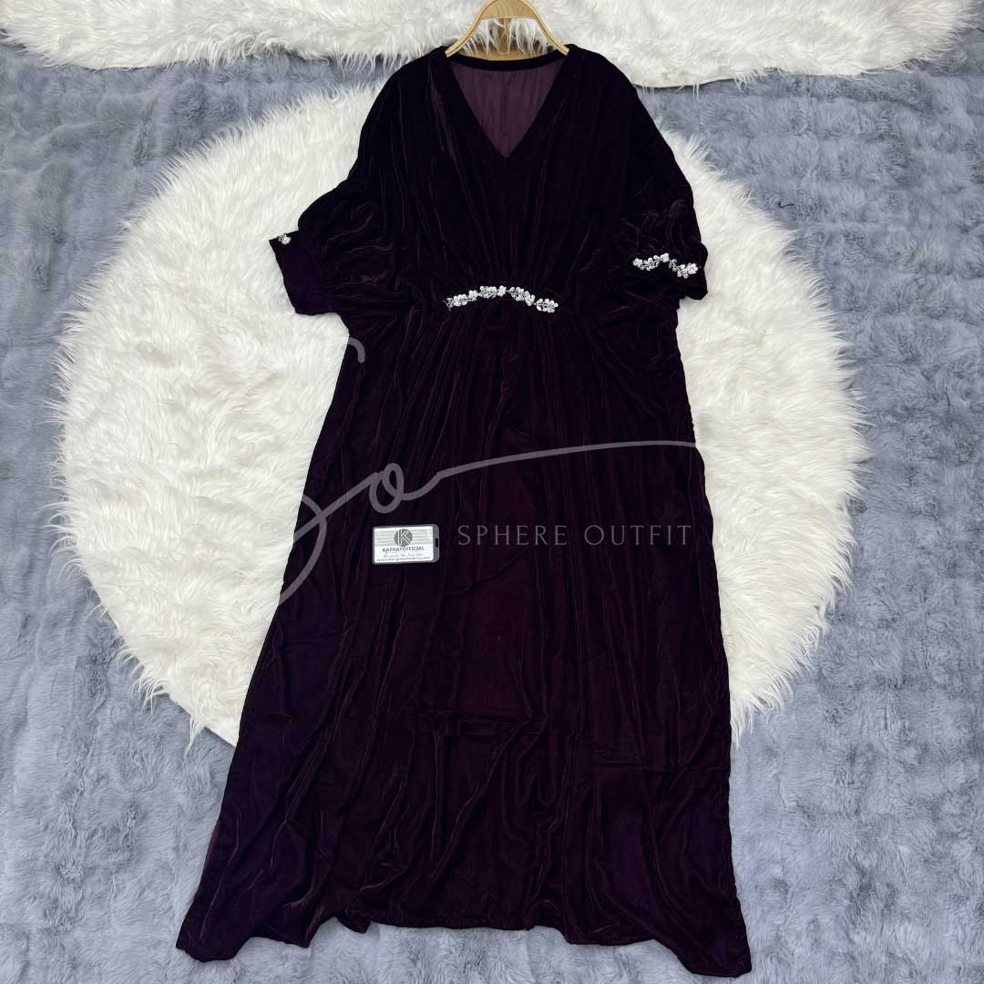 Velvet Hand-Embroidered Winter Kaftan – Elegant Style